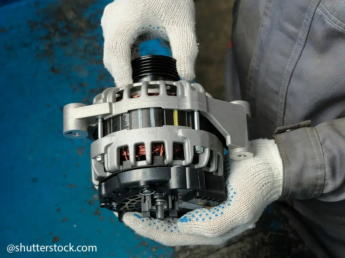 Vectra B: Alternator padł? Wymontuj go sam krok po kroku!