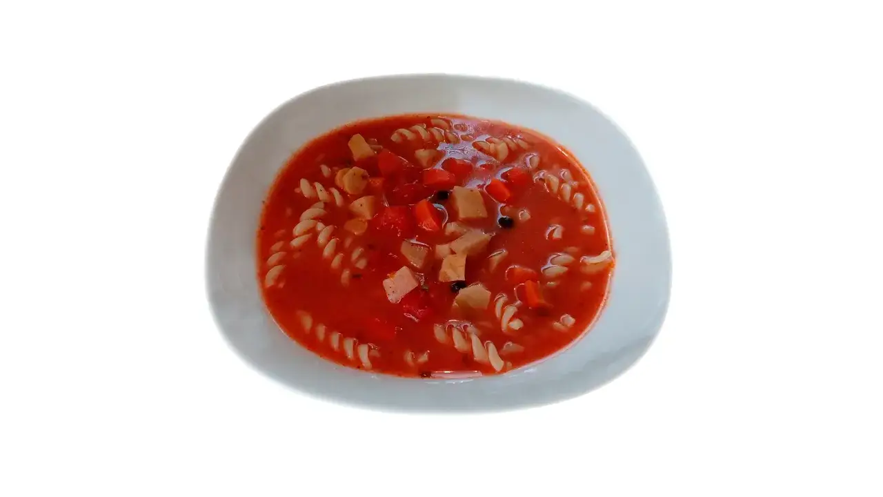 Ile kalorii ma zupa pomidorowa z makaronem? Zaskakujące fakty!