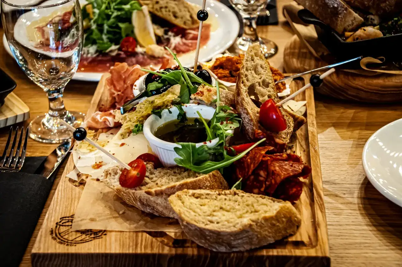 Gdzie zjeść w Pile? Odkryj najlepsze restauracje i smaki