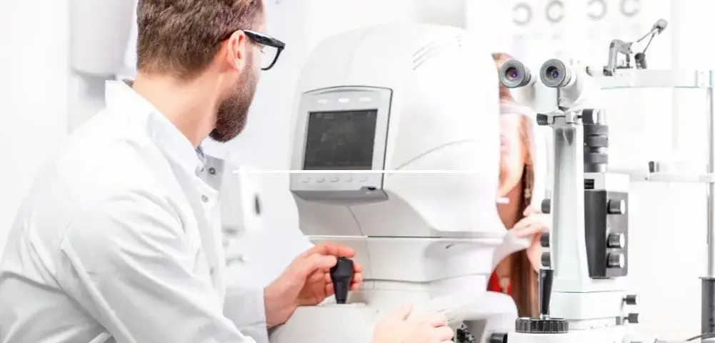 Kto dobiera okulary? Okulista, optometrysta czy optyk wybierz mądrze!