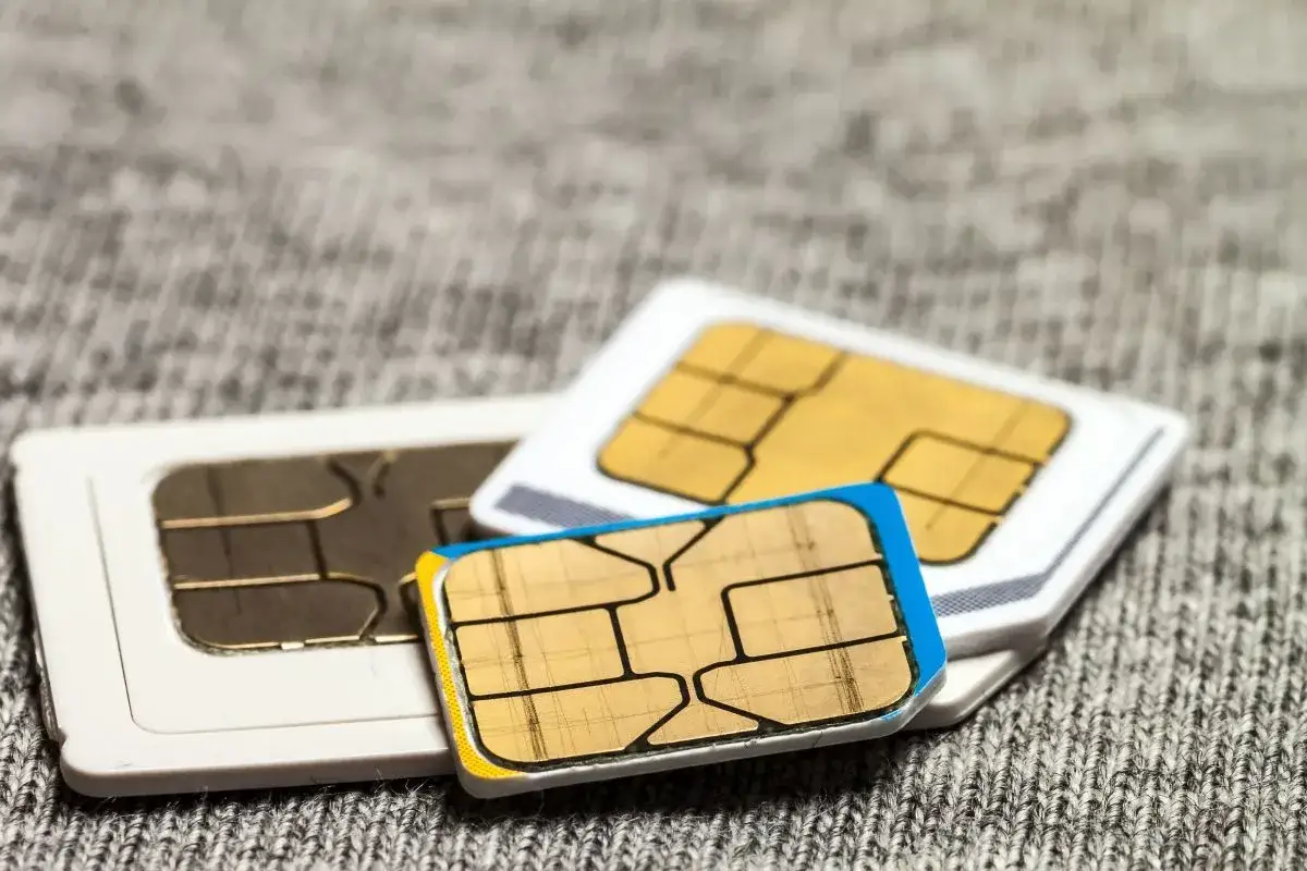 Trzy karty SIM: największa, standardowa, mikro i najmniejsza, nano sim co to jest? Małe, ale ważne dla łączności.