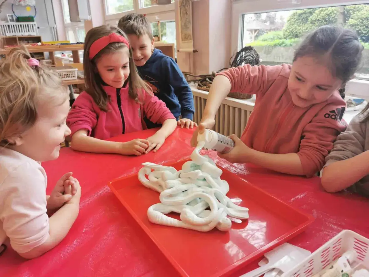 Odkryj magię pianki: eksperymenty dla dzieci pełne nauki i zabawy