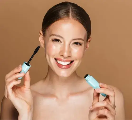 Kto wymyślił makijaż? Poznaj fascynującą historię kosmetyków