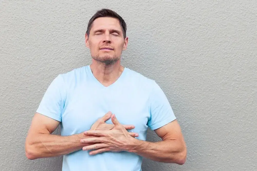Ból w klatce? Otwórz czakrę serca - poznaj przyczyny i metody