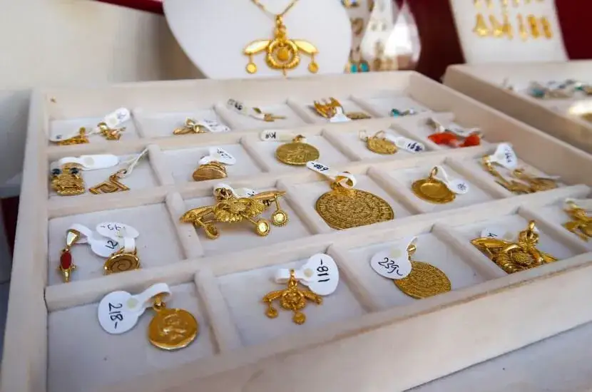 Co warto przywieźć z Krety? Najlepsze pamiątki i smaki wyspy