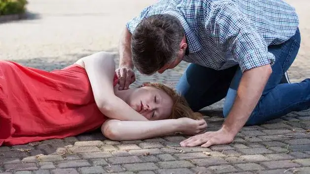 Kiedy stosujemy pozycję bezpieczną, aby uratować życie w nagłych wypadkach