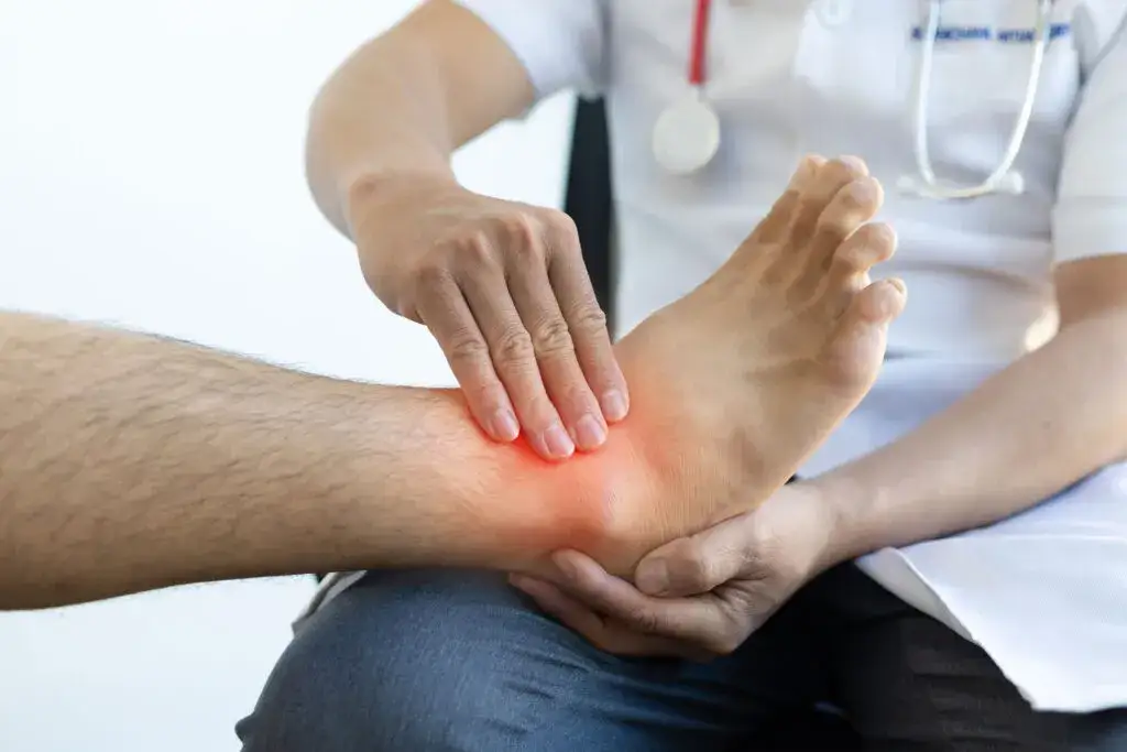 Zwichnięcie czy skręcenie? Co gorsze? Poznaj kluczowe różnice