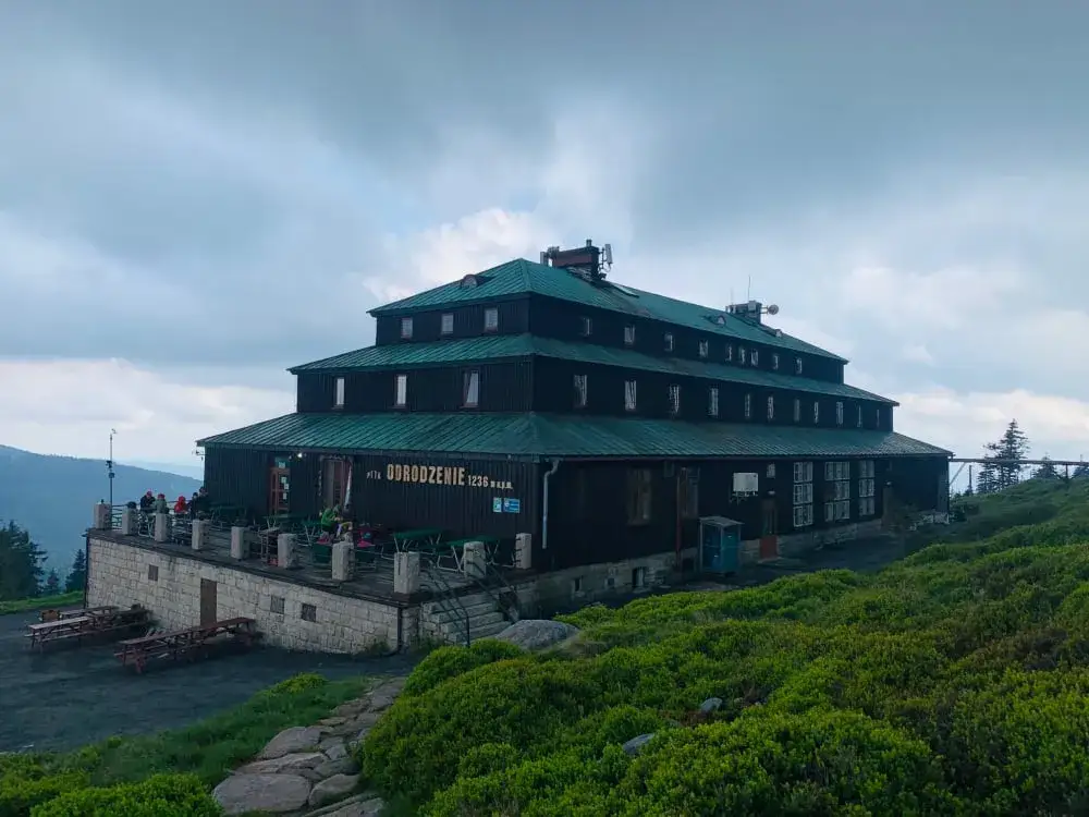 Schroniska PTTK: Zmiany od 2025! Czy zawsze dostaniesz nocleg?