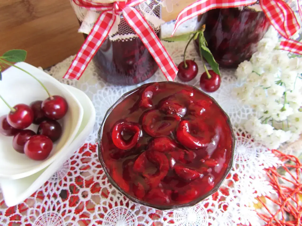 Jak zagęścić frużelinę wiśniową mąką ziemniaczaną? Bez grudek!