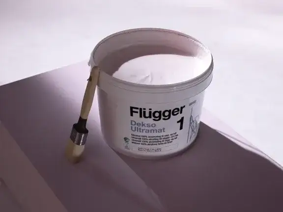 Najlepsza biała farba do sufitu - uniknij błędów przy wyborze