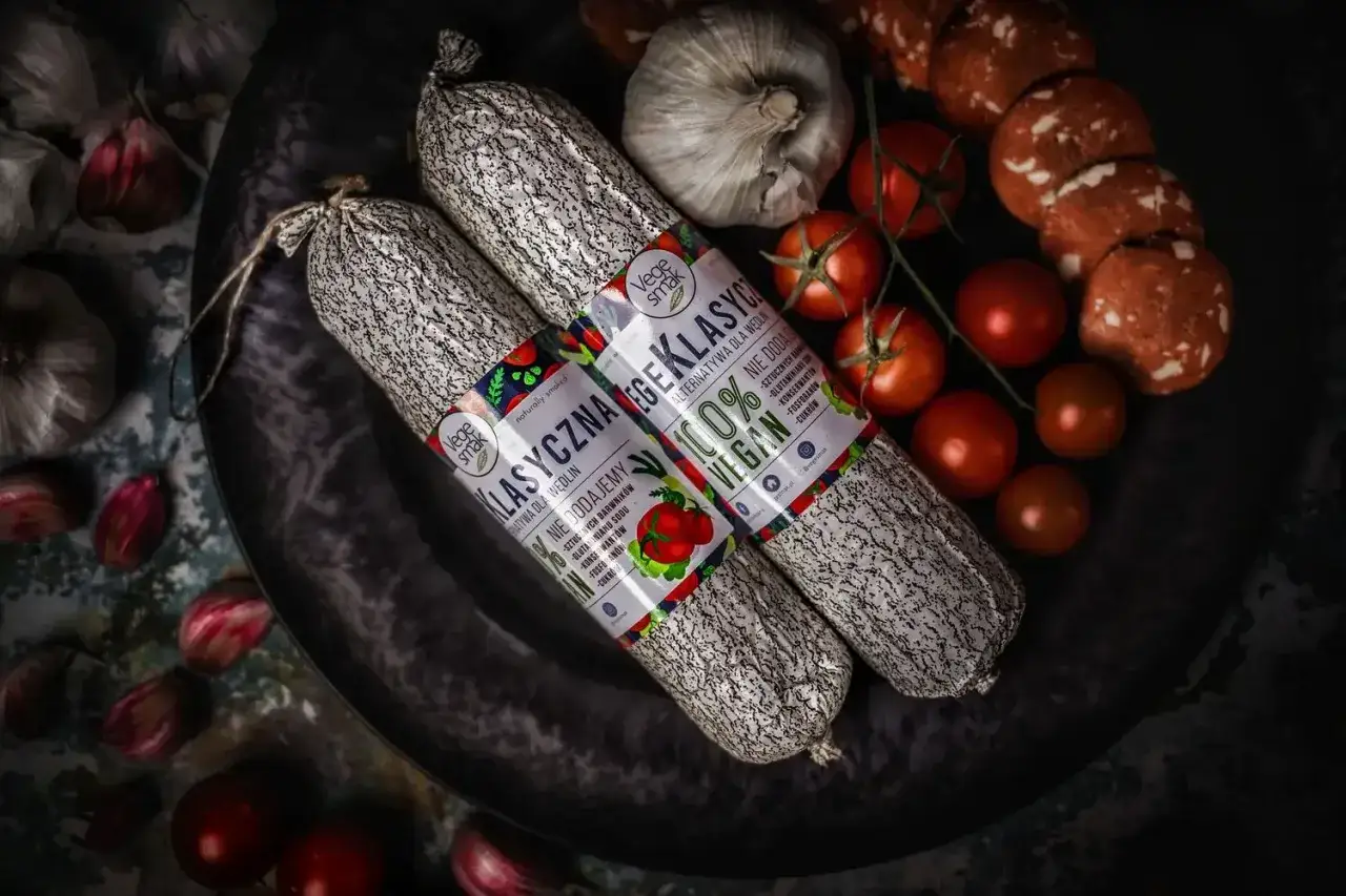 Kiełbasa wegetariańska: Gdzie kupić najlepsze wege smaki?