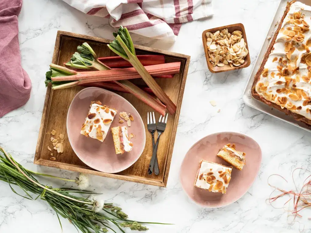 Ciasto z rabarbarem i bezą - łatwy przepis na pyszny deser