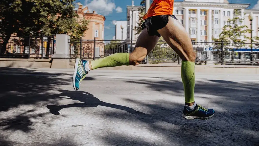 Bieganie a żylaki: Tak, możesz biegać bezpiecznie! Rady flebologa