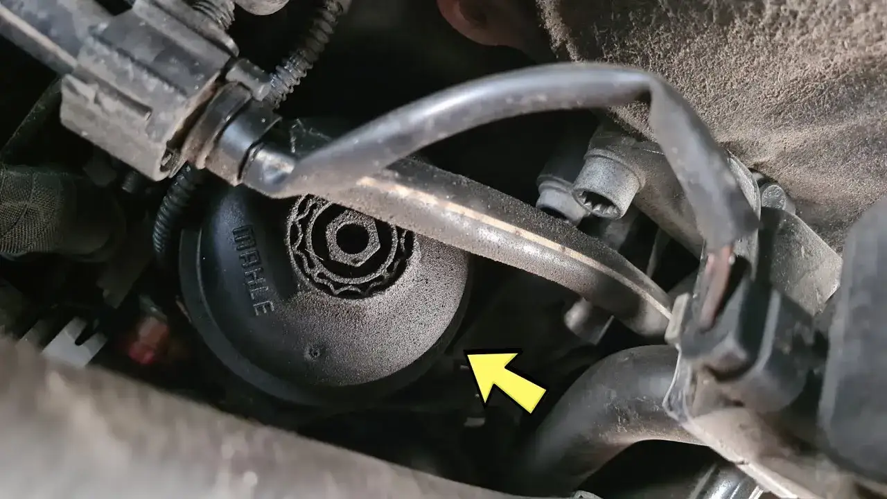 Gdzie jest filtr oleju w Honda CR-V 2.0 benzyna? Znajdź go łatwo