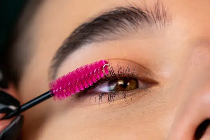 Laminacja rzęs czy warto? Odkryj zalety i wady tego zabiegu