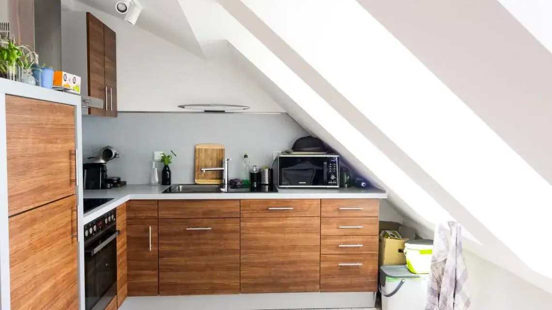 Jak skutecznie ochłodzić mieszkanie na poddaszu - 10 sprawdzonych metod