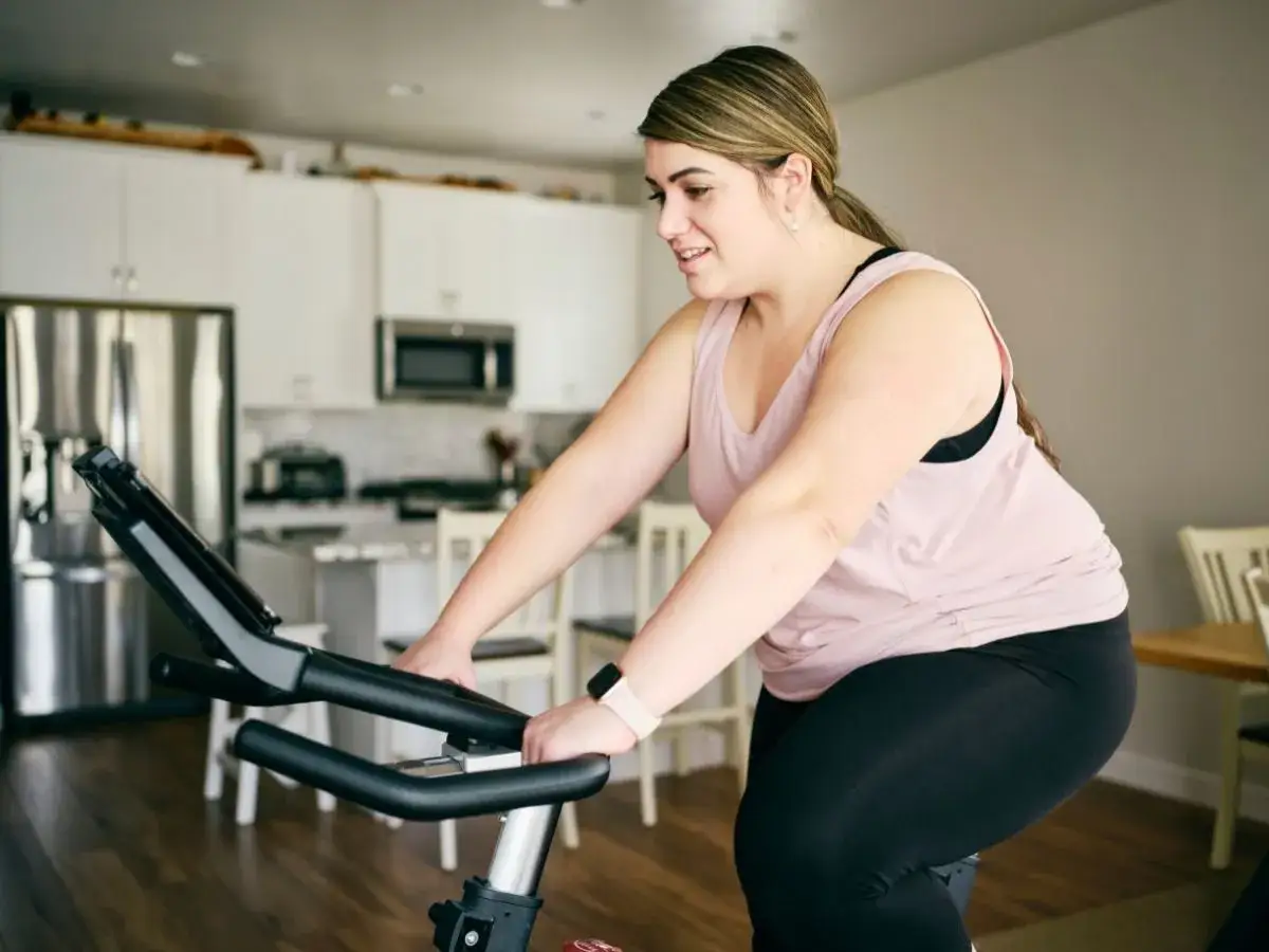 Czy rowerek stacjonarny odchudza? Sprawdź, jak skutecznie schudnąć