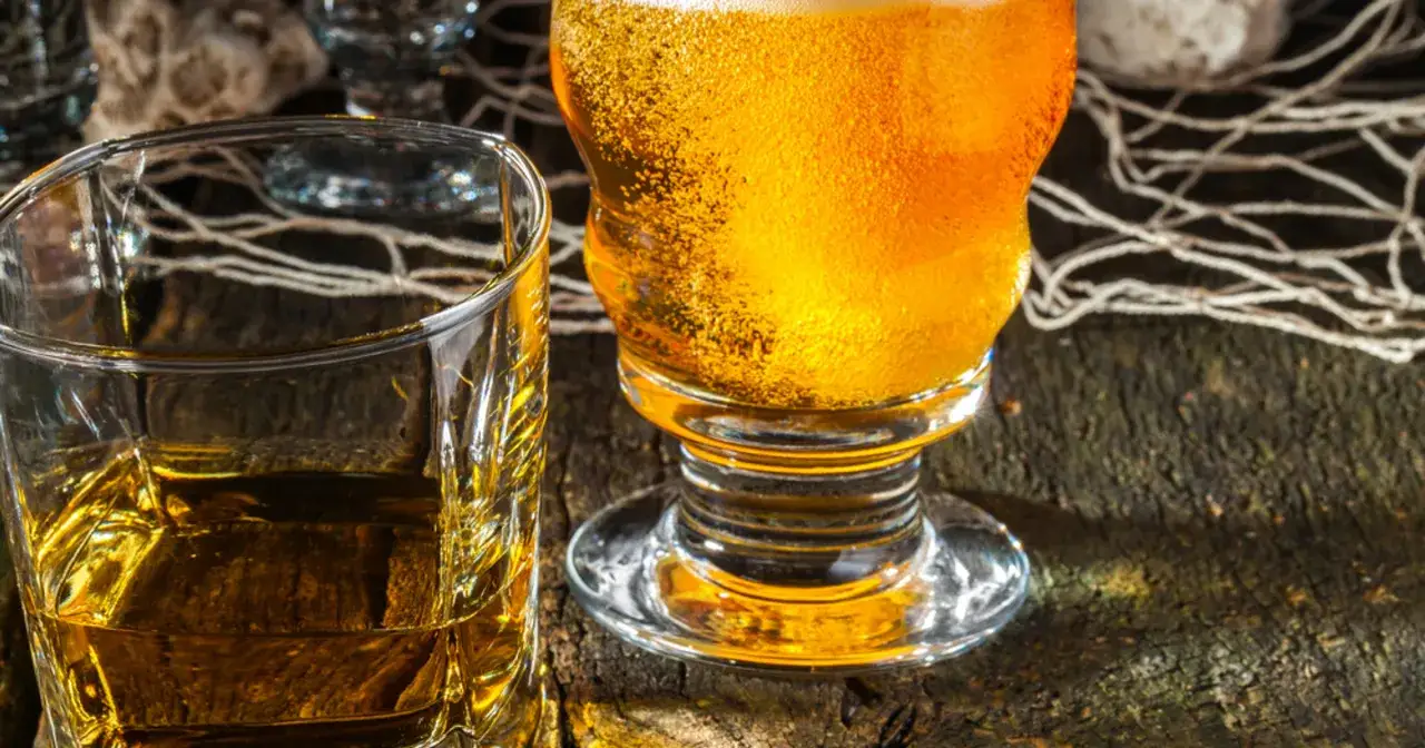 Piwo czy whisky: co lepiej wpływa na zdrowie wątroby?