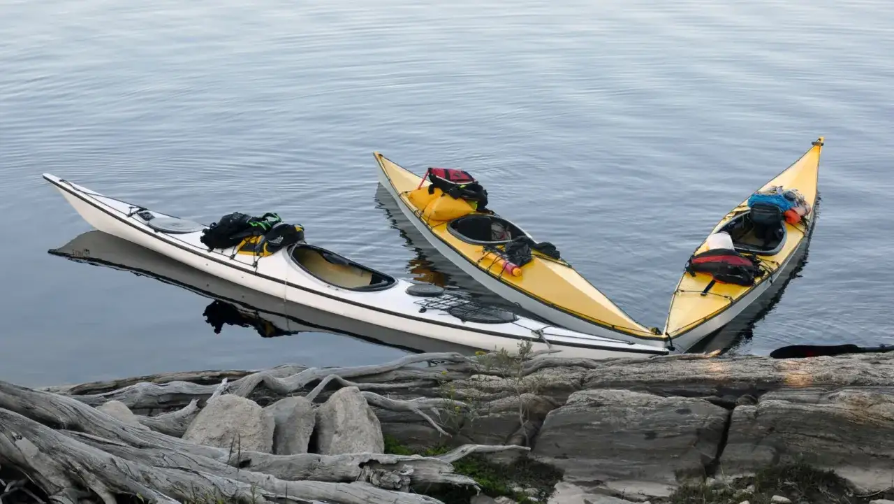 Najlepsze kajaki turystyczne, które można złożyć – mobilność i komfort