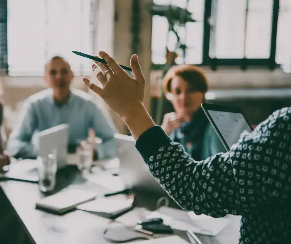 Agent nieruchomości: czy warto? Opłacalność, koszty, bezpieczeństwo.