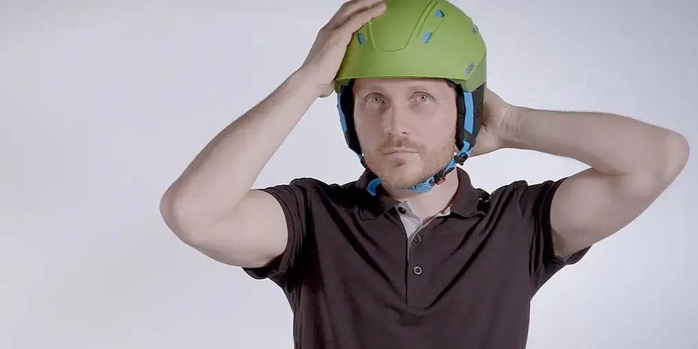 Jak dobrać kask narciarski, aby zapewnić bezpieczeństwo i komfort