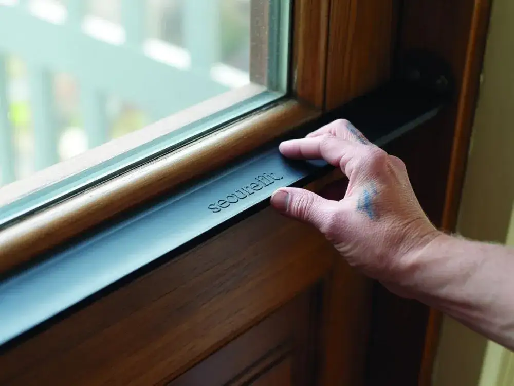 Jak uszczelnić drzwi wejściowe w bloku i uniknąć hałasu oraz zimna