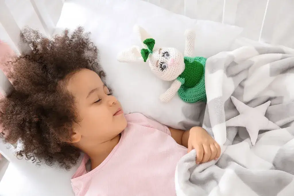 Jak nauczyć dziecko spać z przytulanką i zapewnić mu bezpieczeństwo