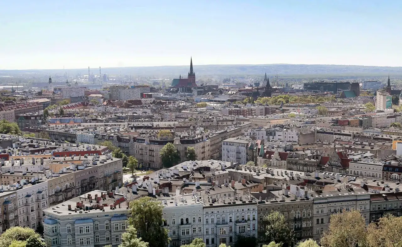 Ile ludzi mieszka w Szczecinie? Sprawdź aktualne dane i trendy!
