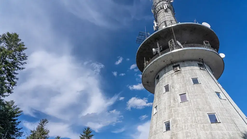 Gdzie jest Łysa Góra? Odkryj jej lokalizację i znaczenie w Polsce