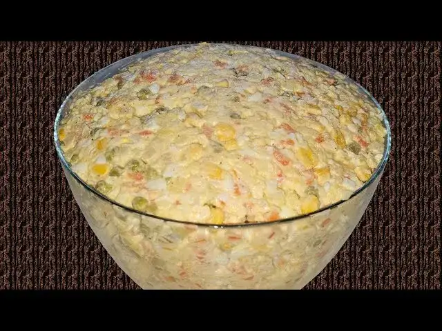 Czy do sałatki jarzynowej dodaje się jabłko? Oto zaskakujące fakty