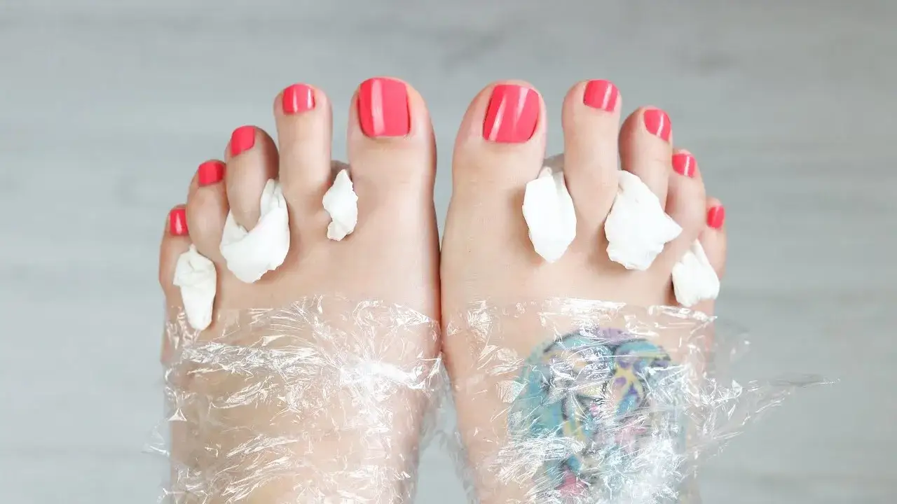 Trwały pedicure w domu: Jak malować paznokcie u nóg perfekcyjnie?