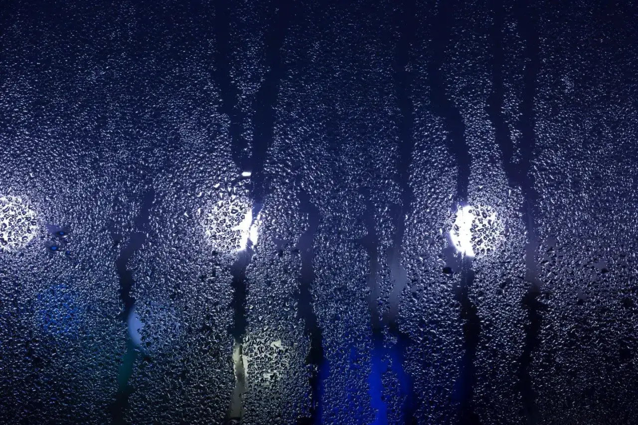 Przemarzające drzwi i woda? Diagnoza i skuteczne rozwiązania!