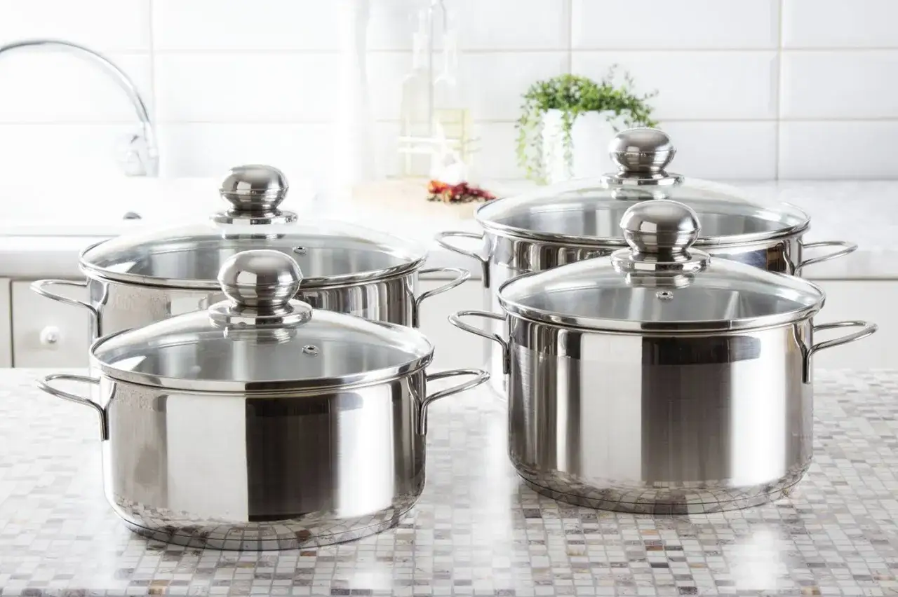 Zmywarka: Jakie garnki są bezpieczne? Nie ryzykuj zniszczeń!