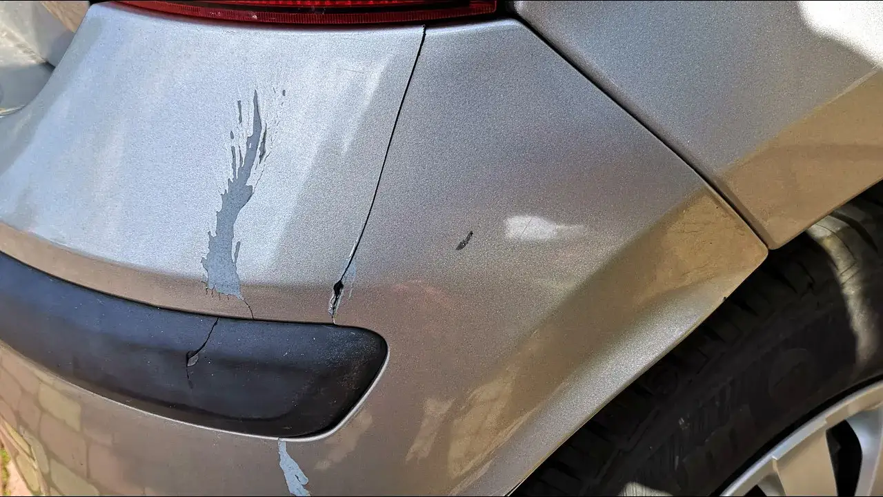 Jak usunąć lakier z plastikowego zderzaka bez uszkodzeń i stresu