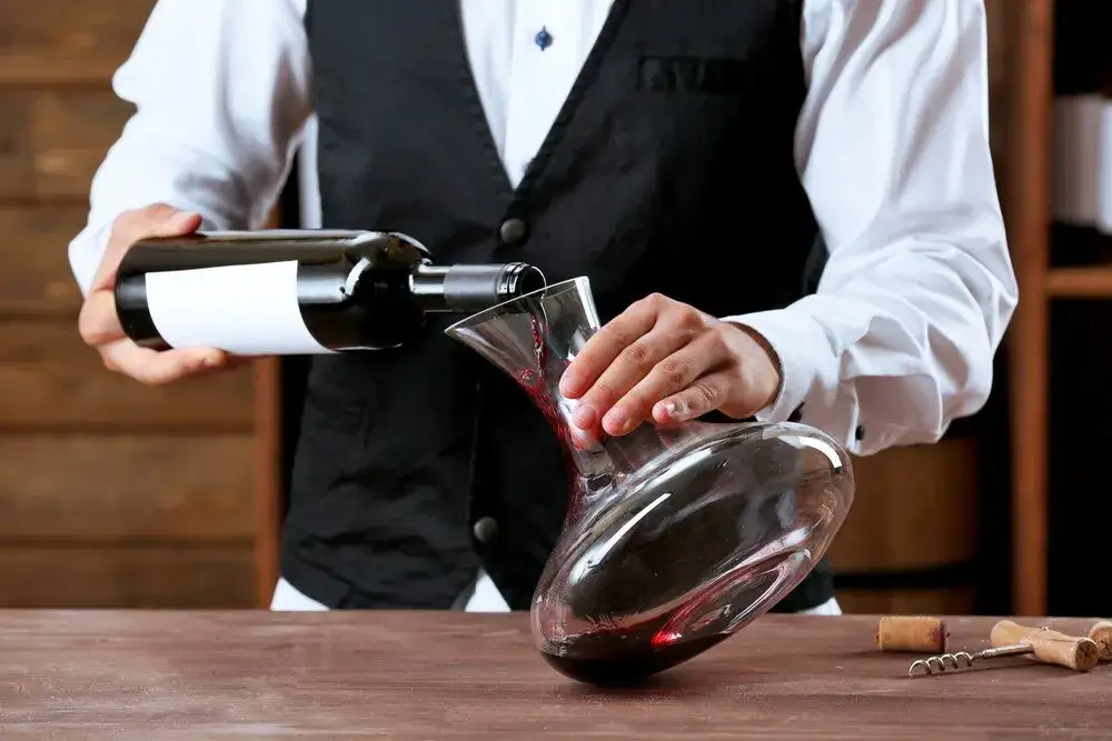 Ile ml ma lampka wina? Odkryj standardowe pojemności kieliszków