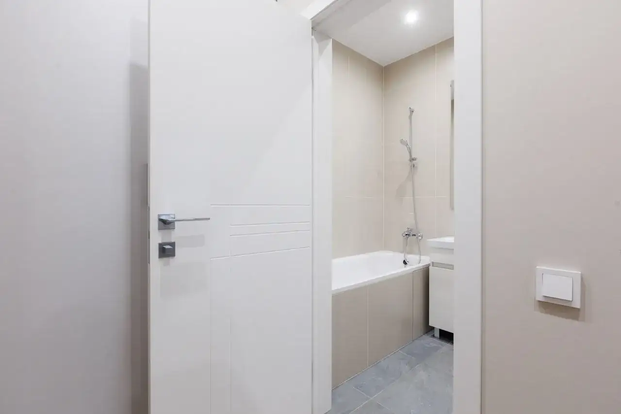 Jak skutecznie czyścić drzwi z MDF, aby ich nie uszkodzić