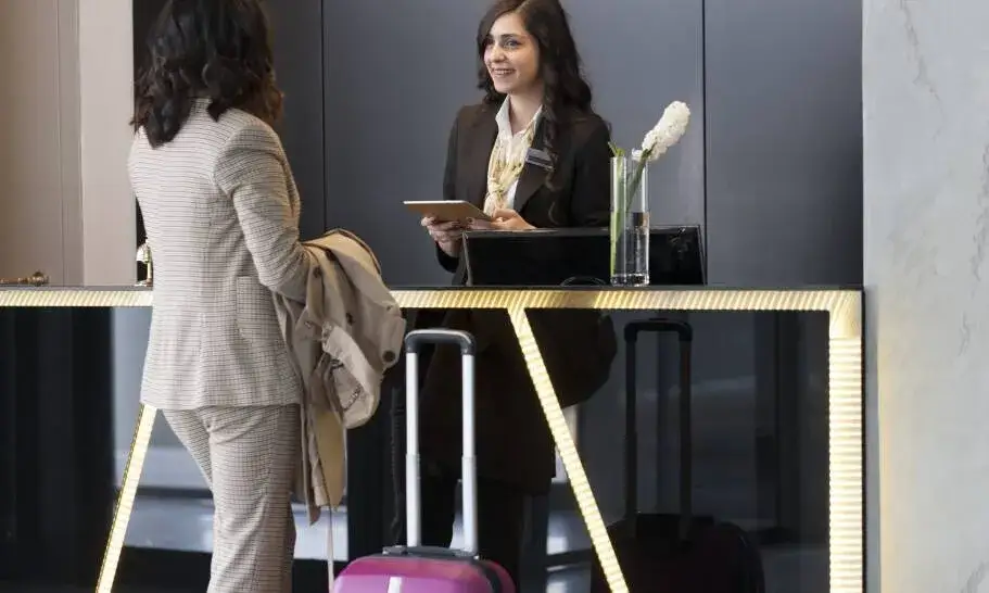 Jak się wymeldować z hotelu bez stresu i nieprzyjemności