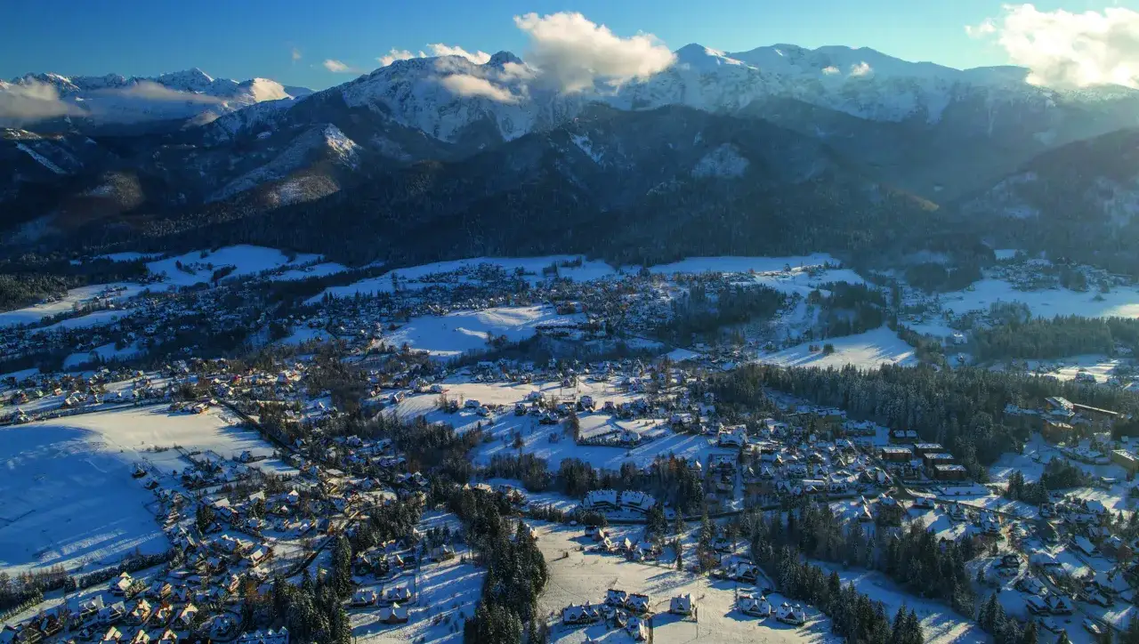 Niezwykły widok wyjścia z Doliny Kościeliskiej: szczegółowy opis arcydzieła sztuki