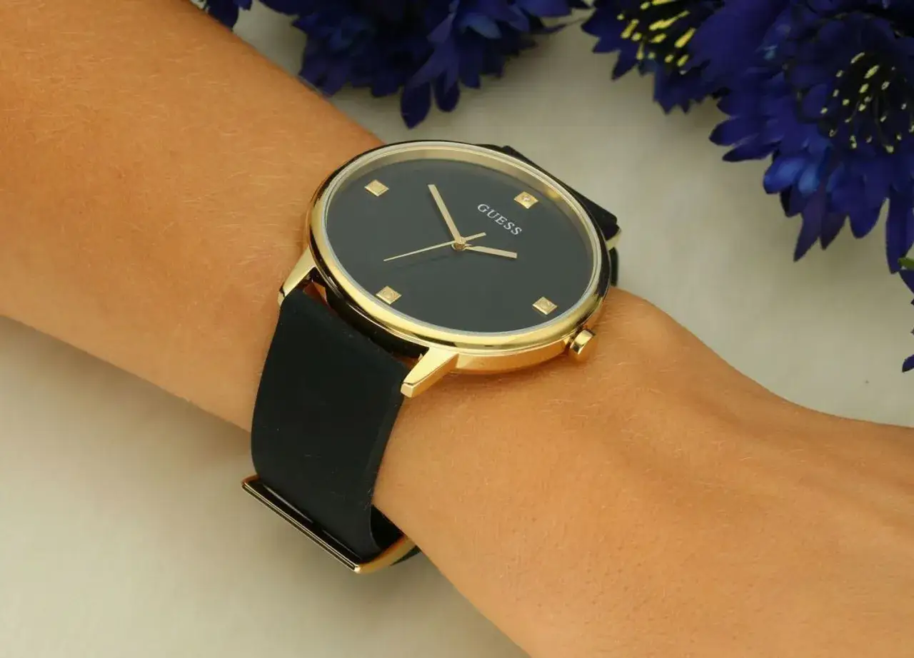 Zegarki Guess damskie: Jak wybrać idealny zegarek i uniknąć podróbek?
