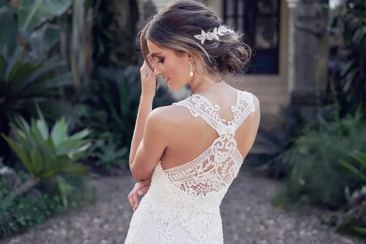 Jaką koronkę na suknię ślubną wybrać, by zachwycać?