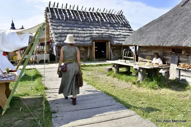 Festiwal i Skansen Słowian i Wikingów Wolin: Jak zaplanować podróż?