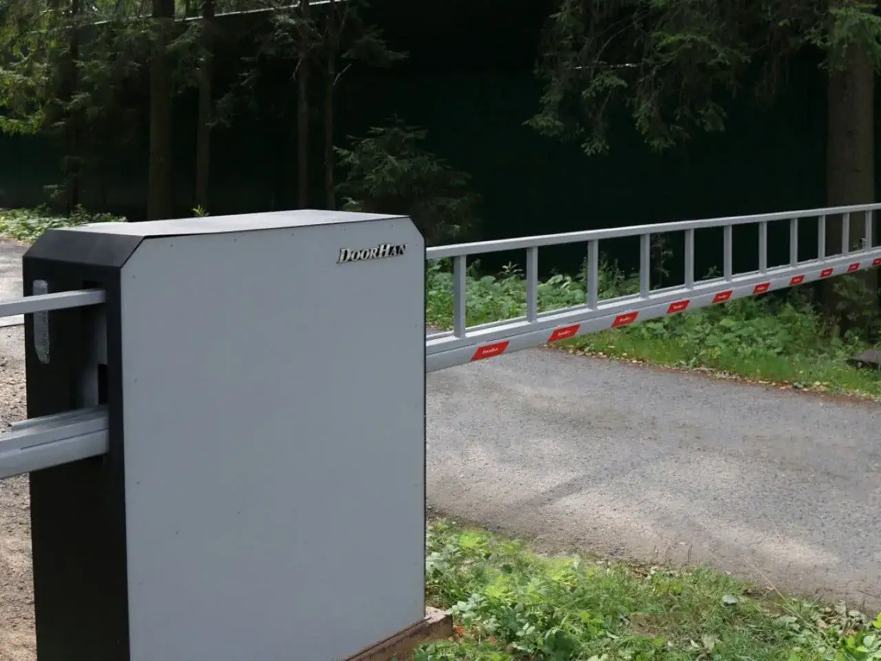 Jak otworzyć szlaban na osiedlu? Poradnik na każdą sytuację