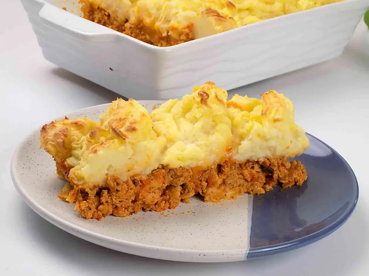 Jak zrobić sos do zapiekanki ziemniaczanej z mięsem mielonym, który zachwyci wszystkich