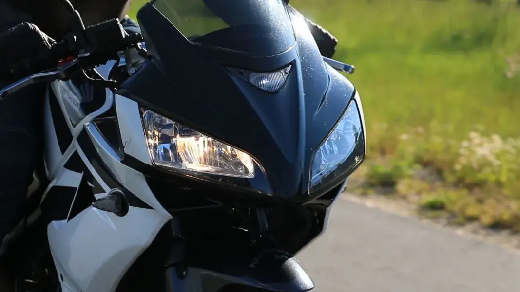 Moc Honda CBR 125: Ile KM, V-max i która generacja najlepsza?