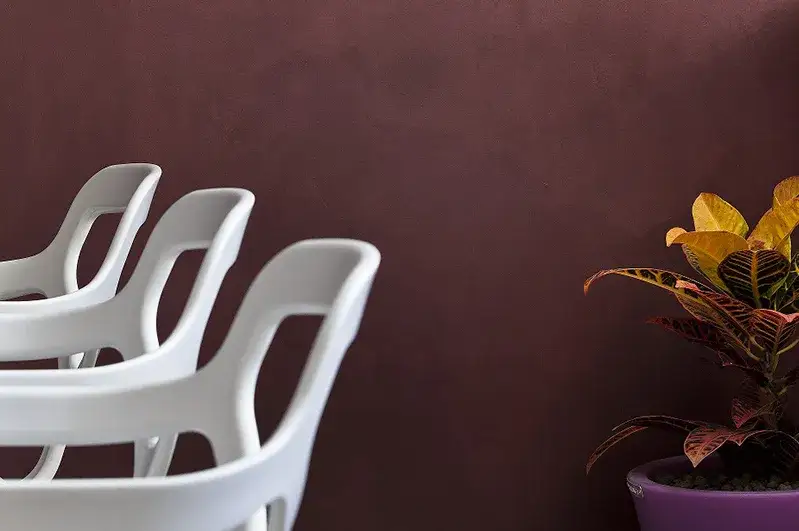 Jak pomalować tynk dekoracyjny? Poradnik krok po kroku