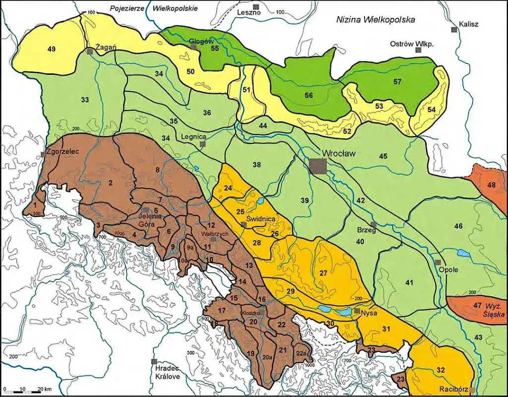 Kompletny słownik geografii turystycznej Sudetów: wszystko o regionie