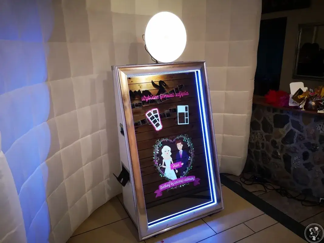 Fotolustro czy fotobudka? Wybierz idealną atrakcję na imprezę!