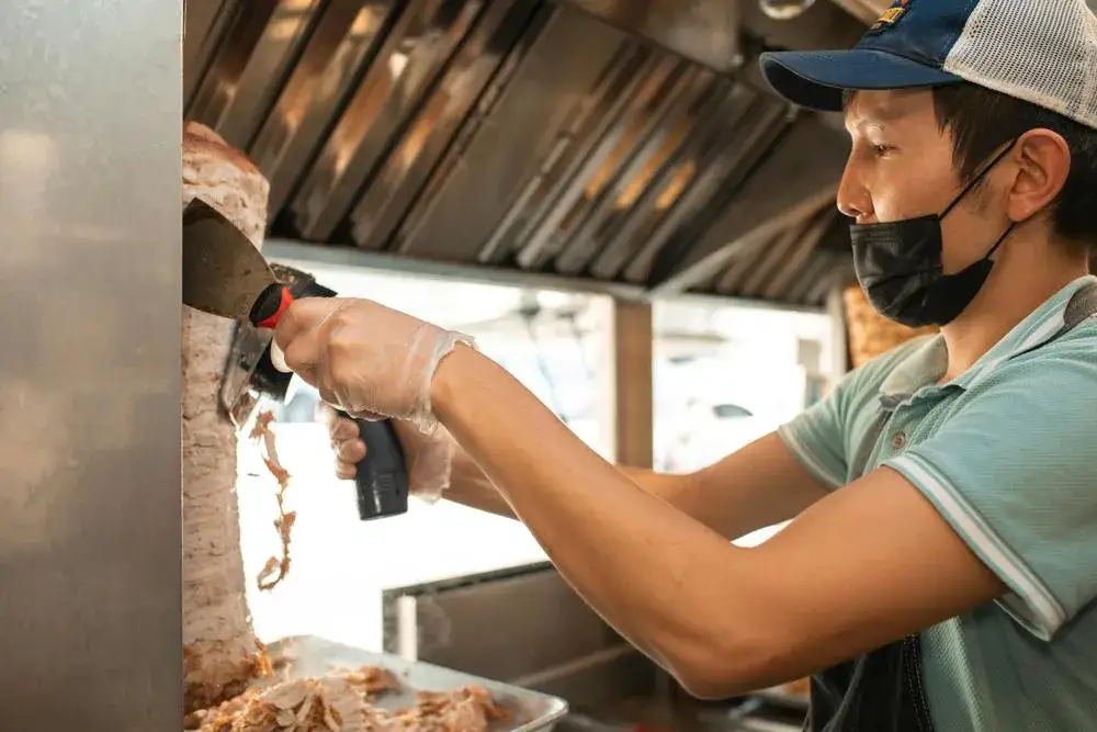 Ile kalorii ma kebab? Sprawdź, co wpływa na jego kaloryczność