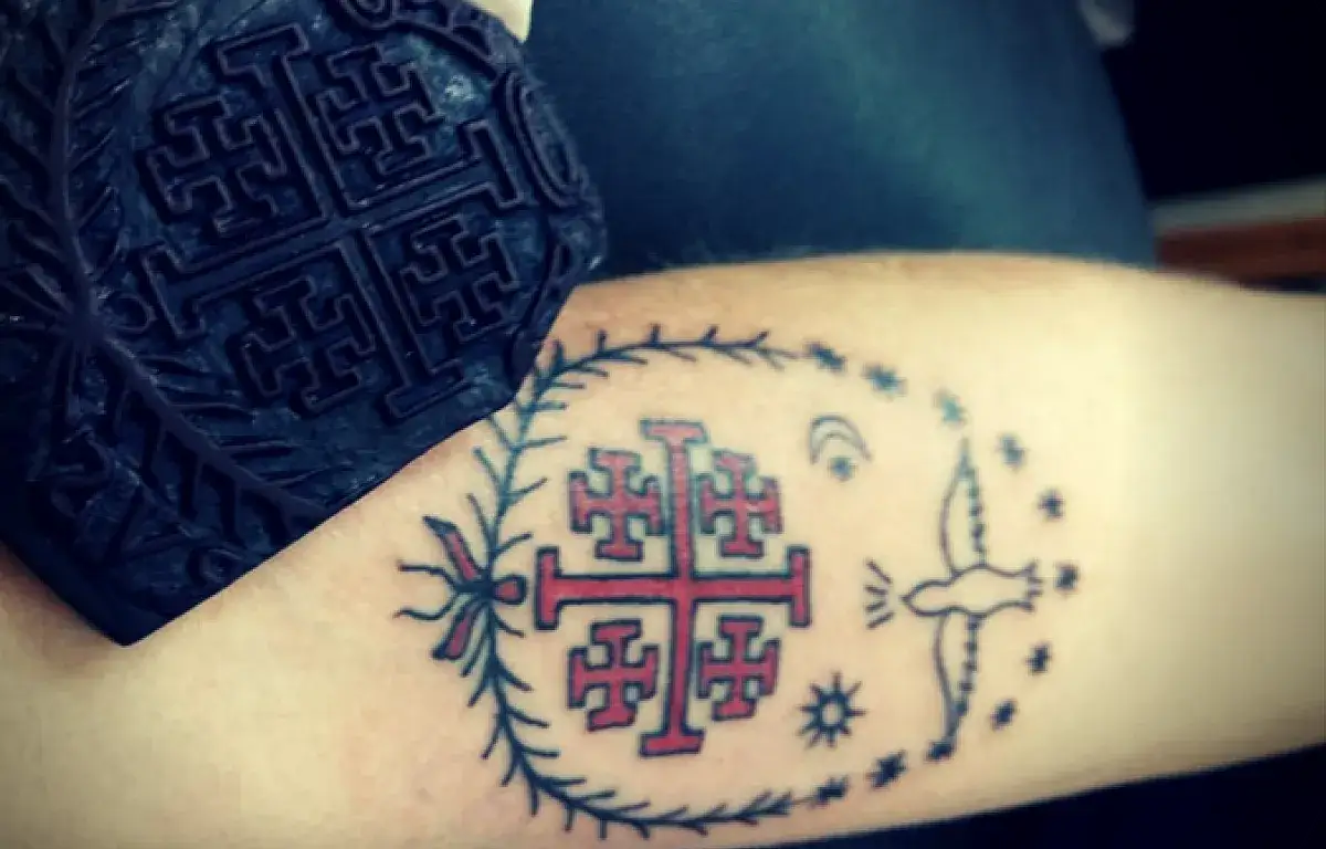 Czy tatuaż to grzech? Odkryj, co mówi Kościół katolicki