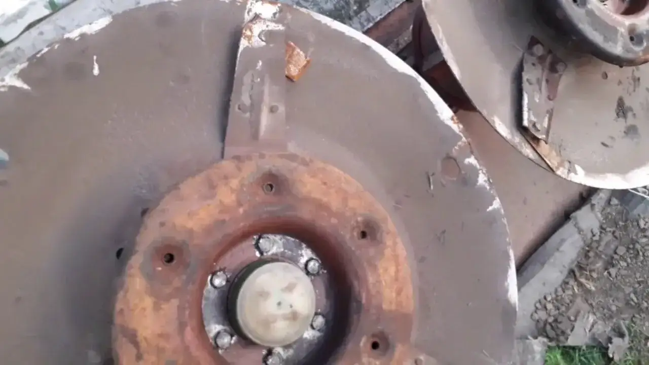 Jak wymienić łożyska w kosiarce rotacyjnej – uniknij kosztownych błędów